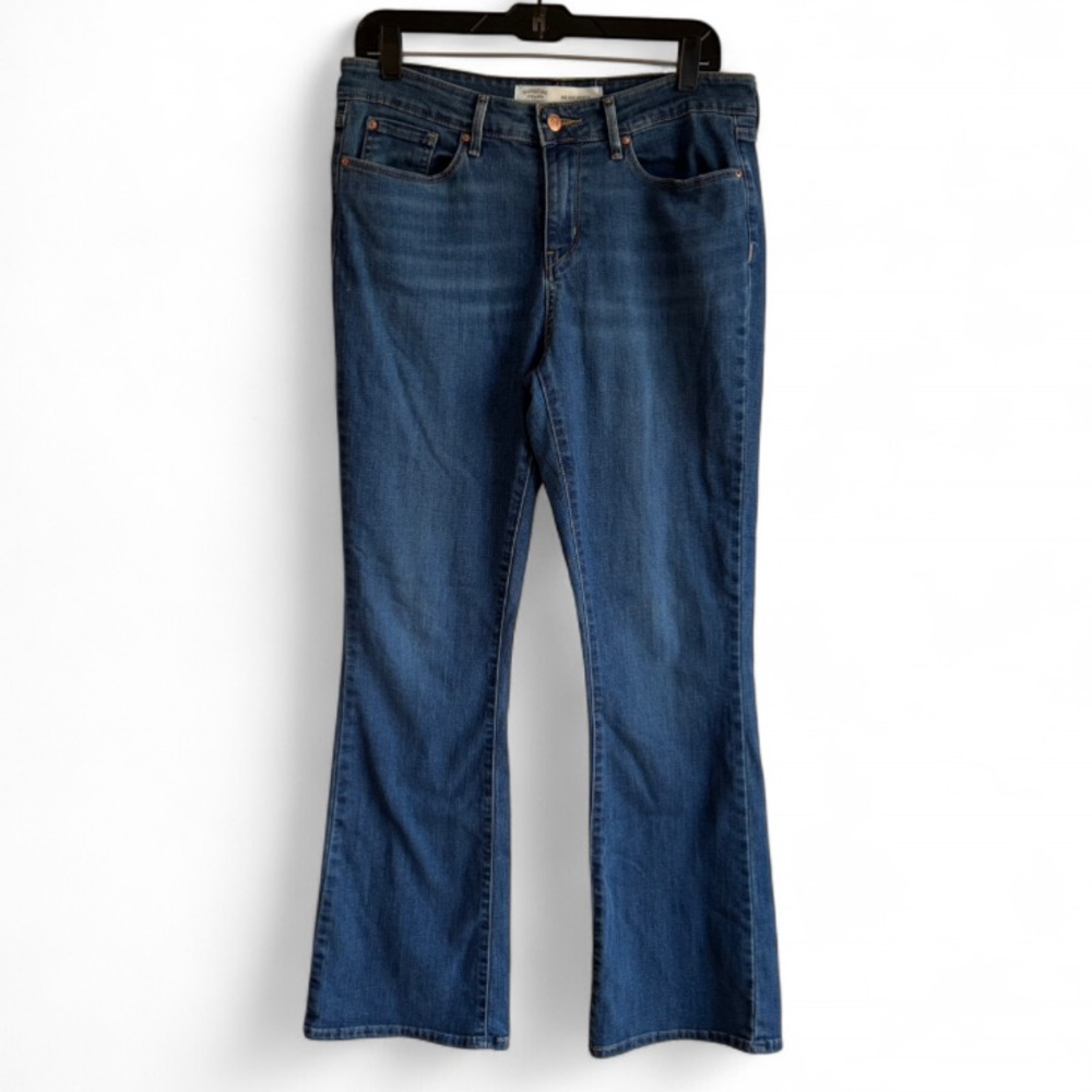 Signature Levi Strauss Women's Mid Rise Bootcut Jeans Size 8